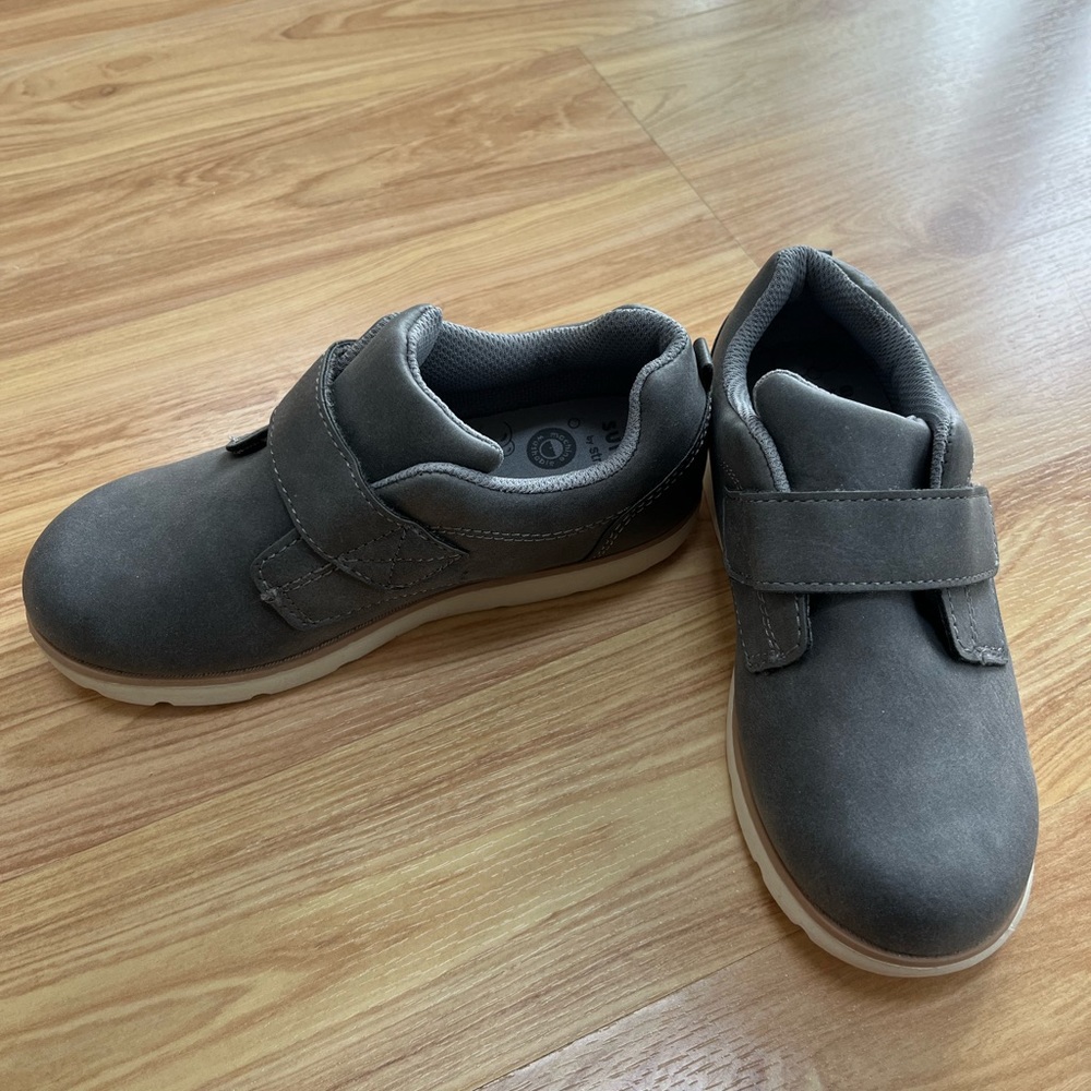 NWOT Surpize by Stride Rite Sneaker/Dress Shoes. Size 12.